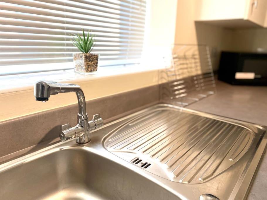 Amazing 2-Bed City Centre Apt With Parking Ковентрі Екстер'єр фото