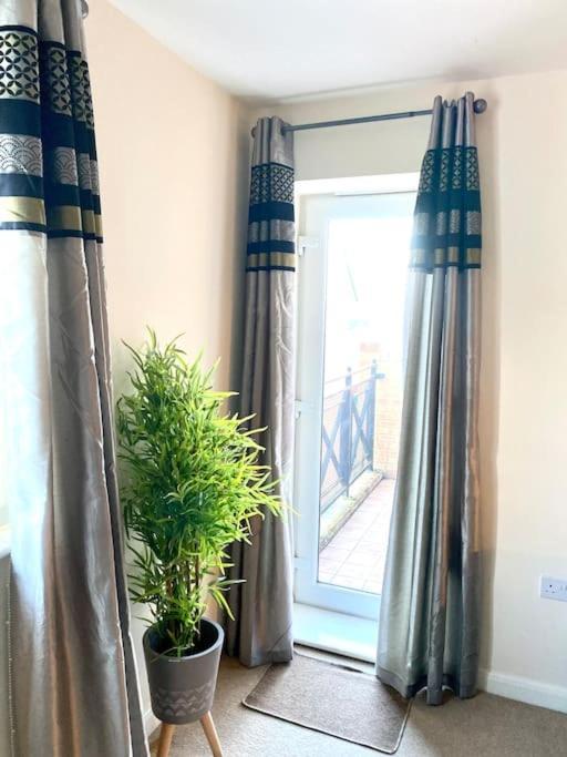Amazing 2-Bed City Centre Apt With Parking Ковентрі Екстер'єр фото