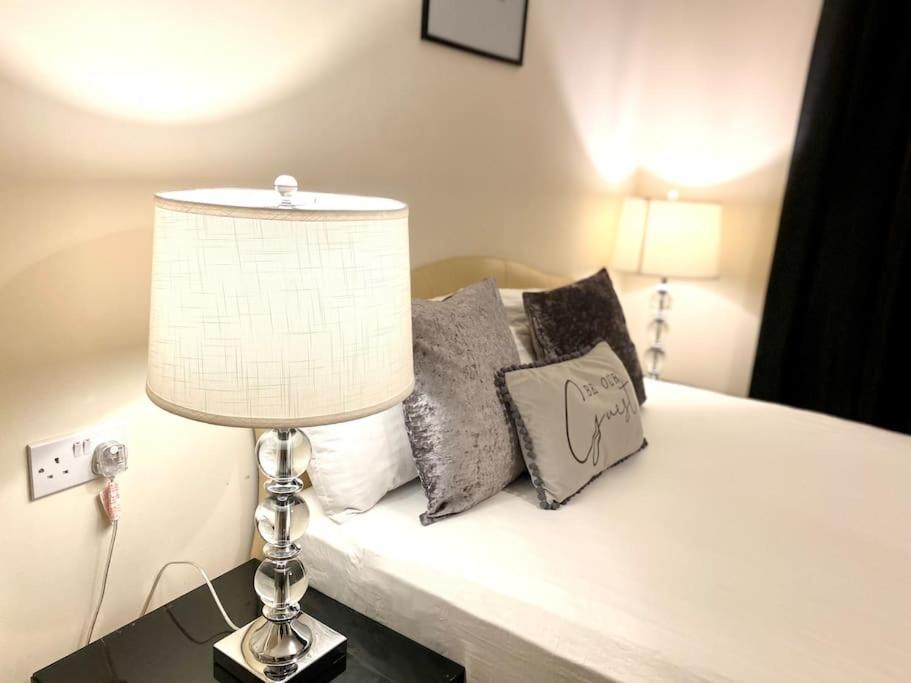 Amazing 2-Bed City Centre Apt With Parking Ковентрі Екстер'єр фото